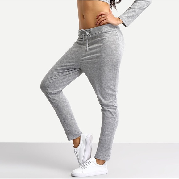 CLEARANCE ✨ Gray Cropped Hoodie and Joggers Set - Picture 3 of 5